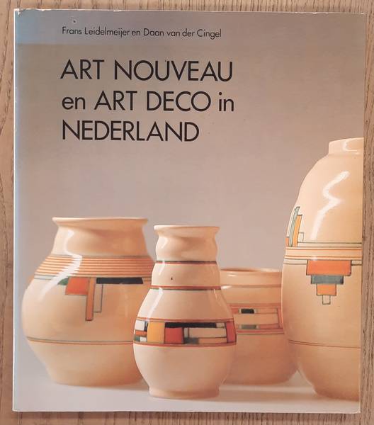 LEIDELMEIJER, FRANS & DAAN VAN DER CINGEL. - Art Nouveau en Art Deco in Nederland. Verzamelobjecten uit de vernieuwingen in de kunstnijverheid van 1890-1940.