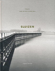 NIJHOF, PETER E.A. & DELFT, FRANK VAN &  WIESJE PEELS. - Sluizen in Nederland.